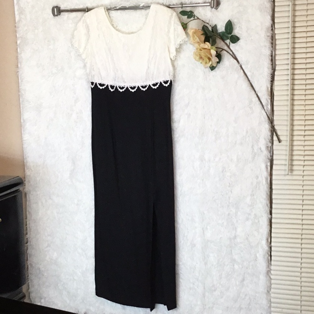 Designed by Jessica McClintock for Dillard’s Vintage Maxi Dress White and Black